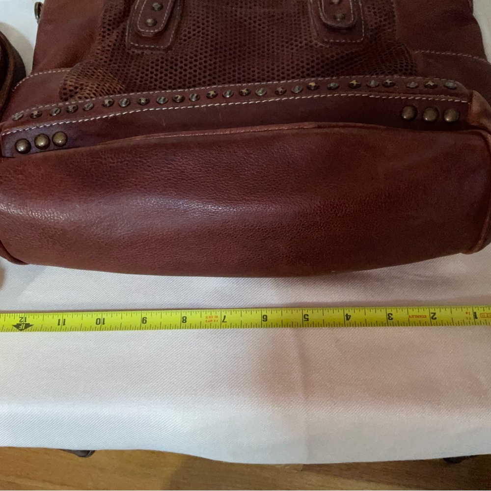 Chic Brown Leather Tote Bag - Picture 7 of 9